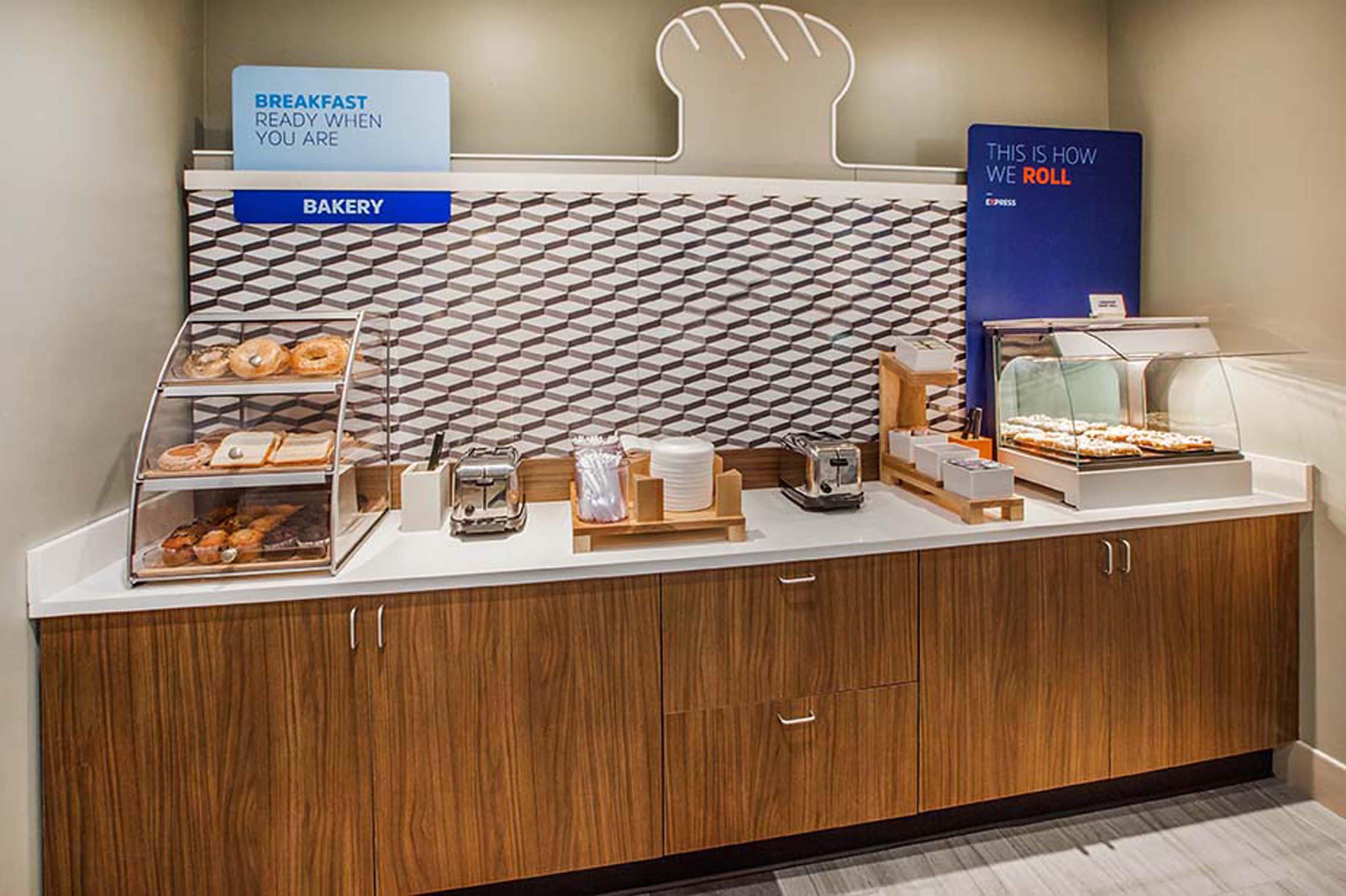 Holiday Inn Express Hotel & Suites Huntsville West - Research Park By Ihg Eksteriør billede